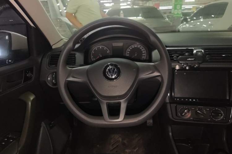 Used Volkswagen Santana 2016 1.4L Manual Fashion Edition Steering Wheel