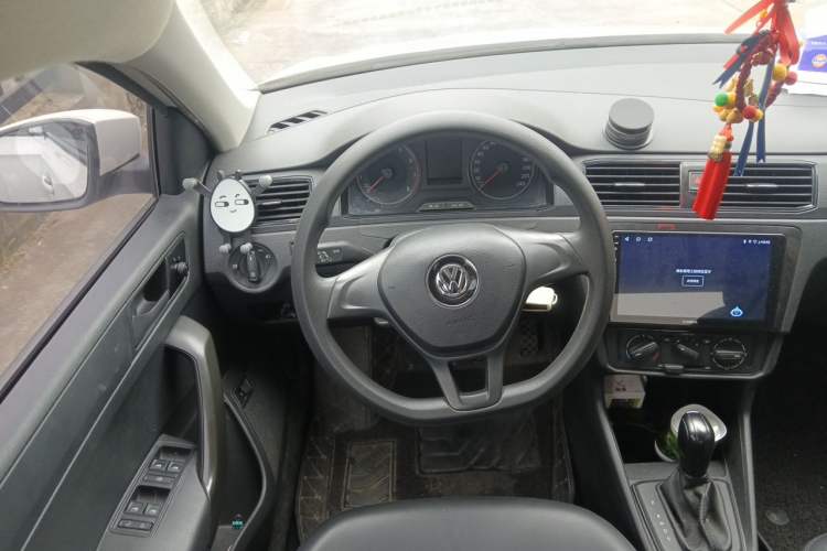 Used Volkswagen Santana 2016 1.6L Automatic Fashion Edition Steering Wheel