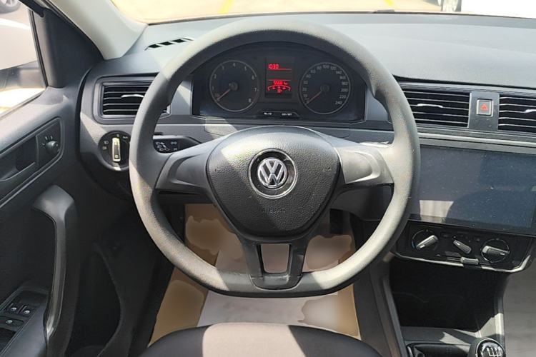Used Volkswagen Santana 2016 1.6L Manual Fashion Edition Steering Wheel