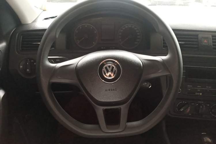 Used Volkswagen Santana 2016 1.6L Automatic Fashion Edition Steering Wheel