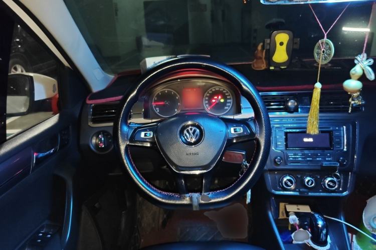 Used Volkswagen Santana 2016 1.6L Automatic Comfort Edition Steering Wheel