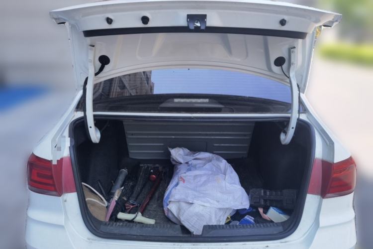 Used Volkswagen Santana 2016 1.6L Manual Fashion Edition Trunk