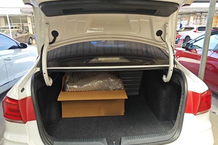 Used Volkswagen Santana 2016 1.6L Manual Fashion Edition Trunk