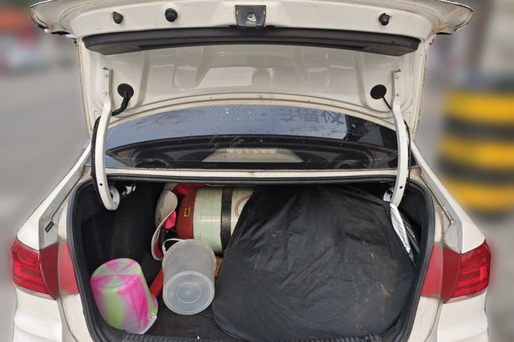 Used Volkswagen Santana 2016 1.6L Manual Fashion Edition Trunk