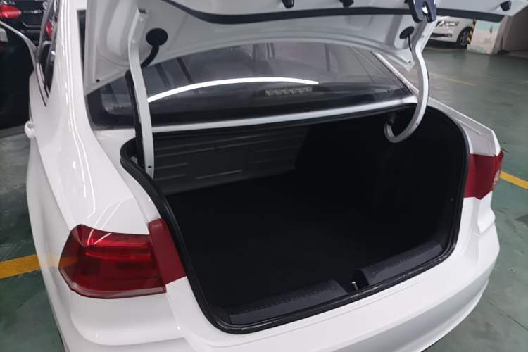 Used Volkswagen Santana 2016 1.6L Manual Fashion Edition Trunk