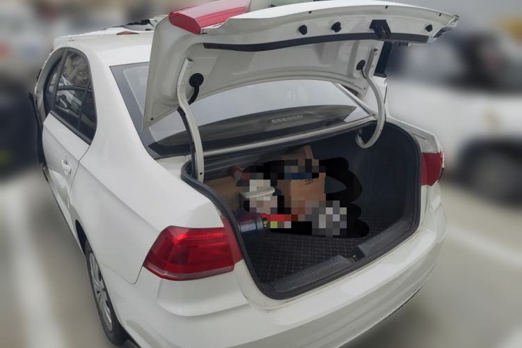 Used Volkswagen Santana 2016 1.6L Automatic Fashion Edition Trunk
