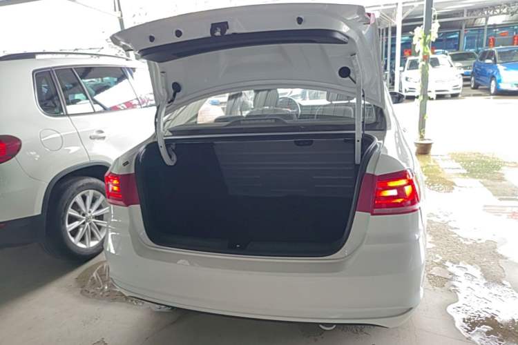 Used Volkswagen Santana 2016 1.4L Manual Fashion Edition Trunk