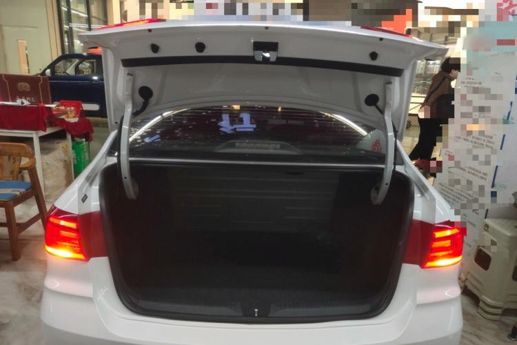 Used Volkswagen Santana 2016 1.6L Automatic Fashion Edition Trunk