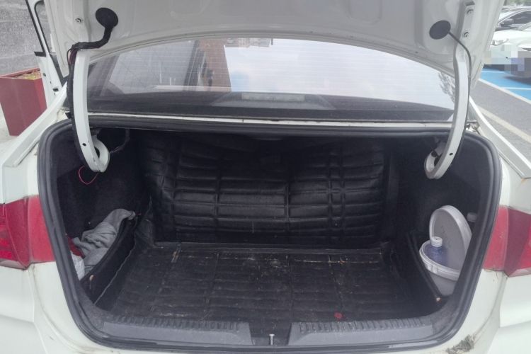 Used Volkswagen Santana 2016 1.6L Manual Fashion Edition Trunk