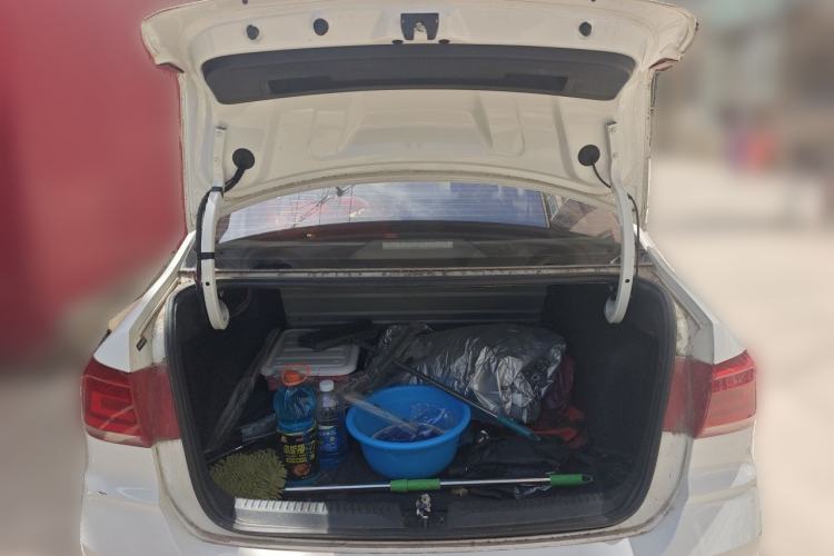 Used Volkswagen Santana 2016 1.6L Automatic Fashion Edition Trunk