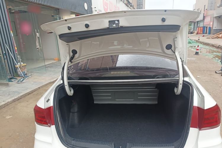 Used Volkswagen Santana 2016 1.6L Manual Fashion Edition Trunk