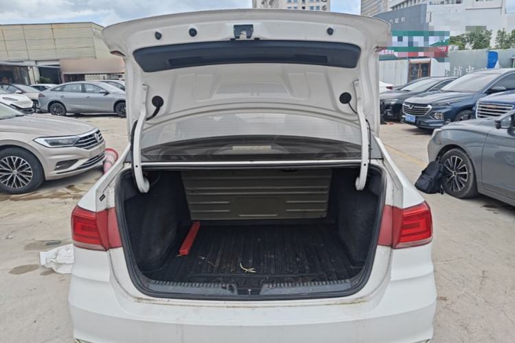 Used Volkswagen Santana 2016 1.6L Manual Fashion Edition Trunk