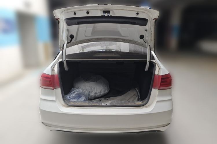 Used Volkswagen Santana 2016 1.4L Manual Fashion Edition Trunk