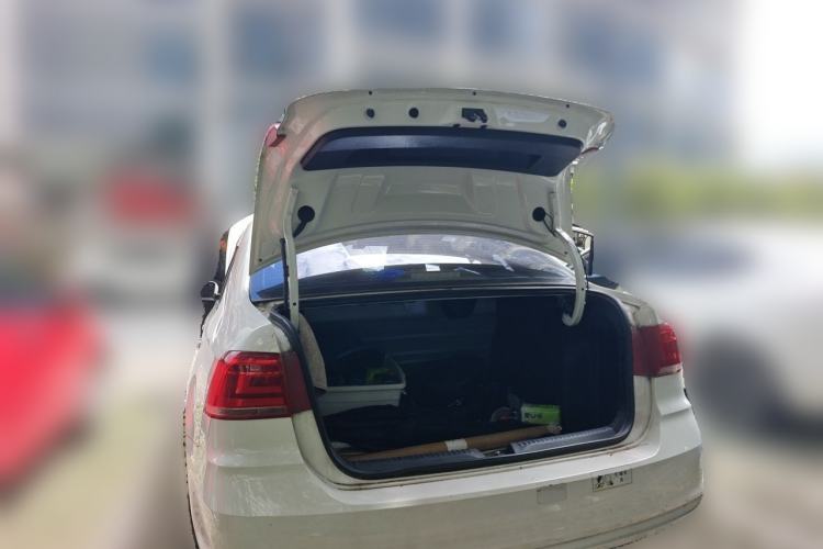 Used Volkswagen Santana 2016 1.6L Automatic Fashion Edition Trunk