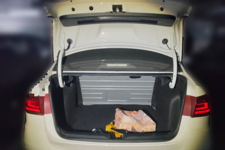 Used Volkswagen Santana 2016 1.4L Manual Fashion Edition Trunk