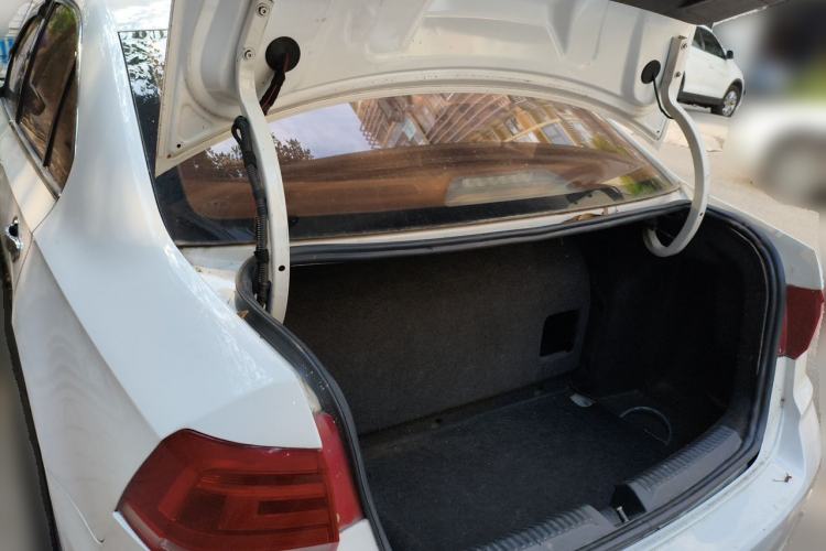 Used Volkswagen Santana 2016 1.6L Manual Fashion Edition Trunk