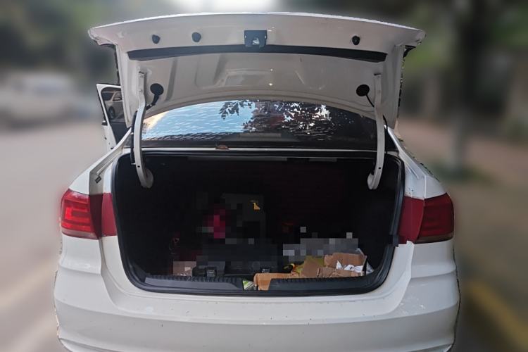 Used Volkswagen Santana 2016 1.6L Manual Fashion Edition Trunk