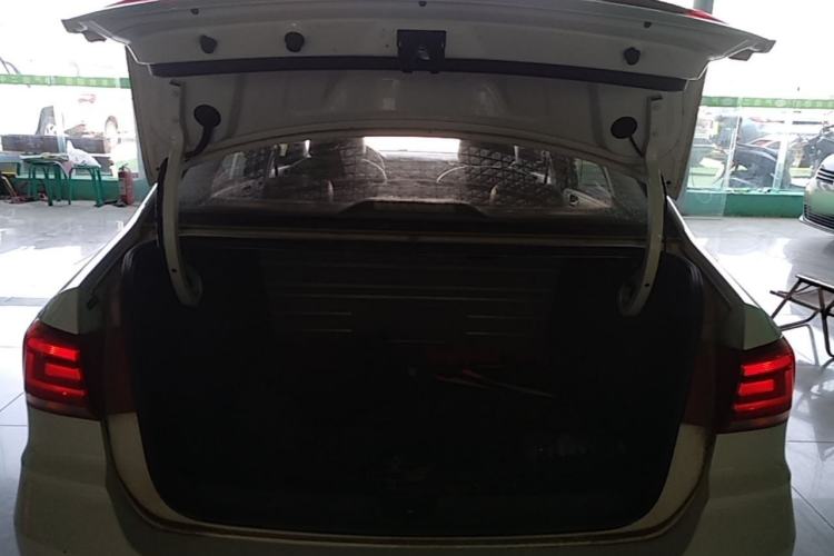 Used Volkswagen Santana 2016 1.6L Manual Fashion Edition Trunk