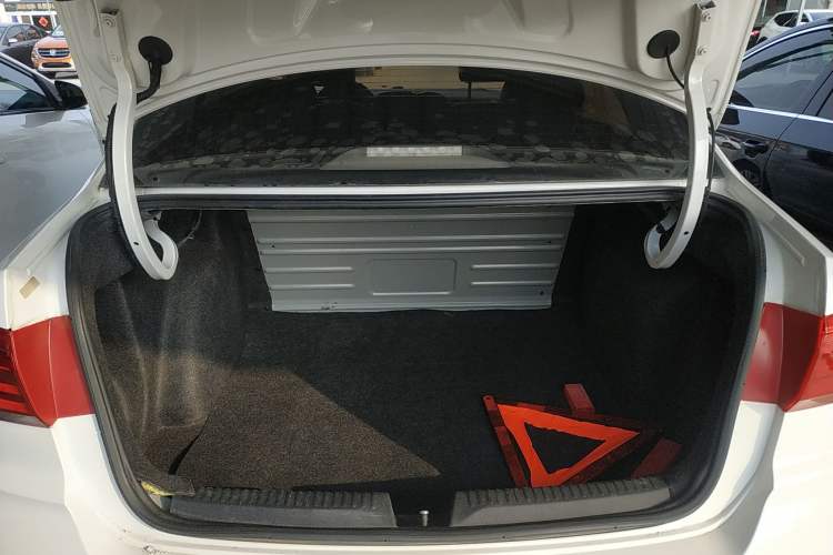 Used Volkswagen Santana 2016 1.4L Manual Fashion Edition Trunk