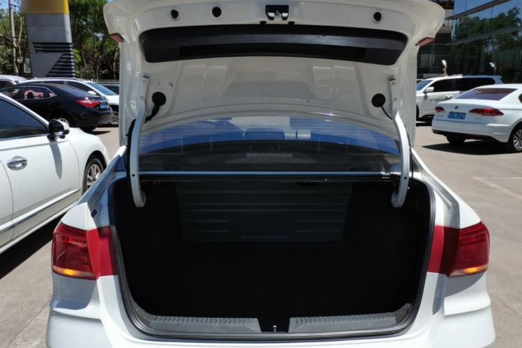 Used Volkswagen Santana 2016 1.4L Manual Fashion Edition Trunk