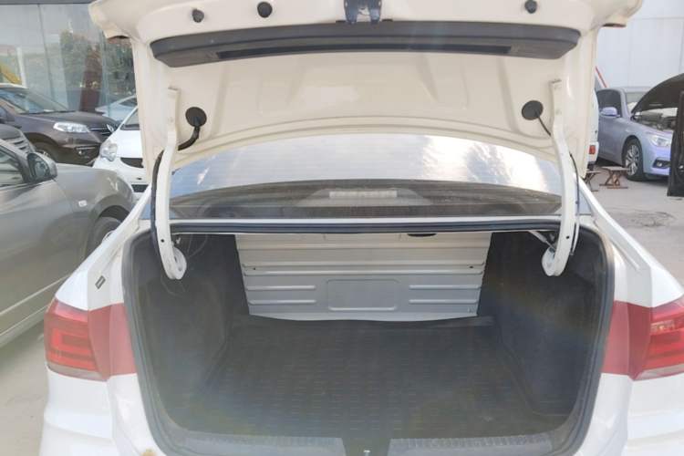Used Volkswagen Santana 2016 1.6L Manual Fashion Edition Trunk