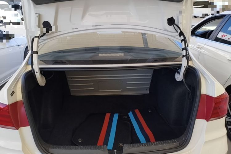 Used Volkswagen Santana 2016 1.6L Automatic Fashion Edition Trunk