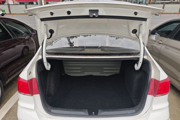Used Volkswagen Santana 2016 1.6L Manual Fashion Edition Trunk