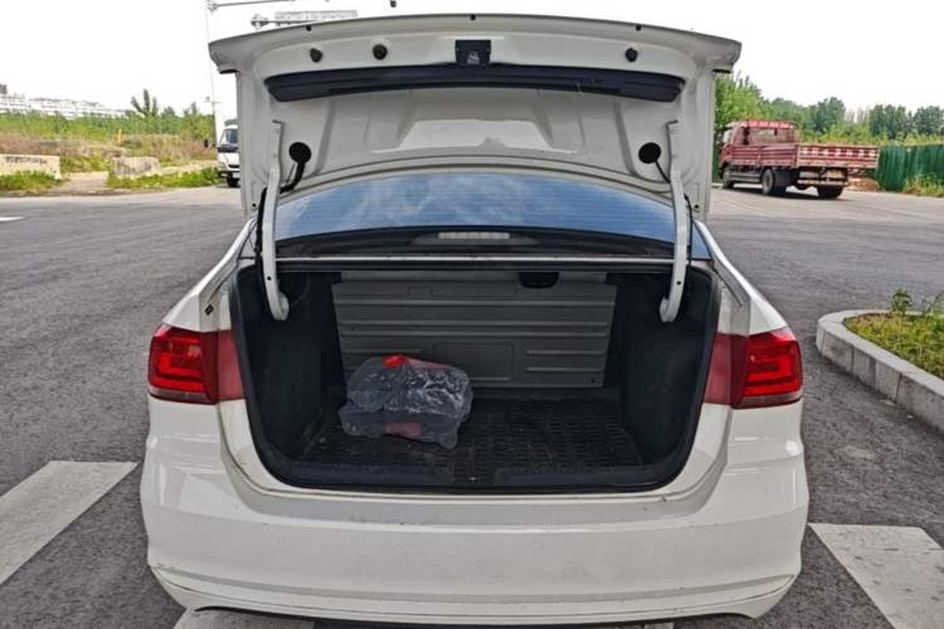 Used Volkswagen Santana 2016 1.4L Manual Fashion Edition Trunk