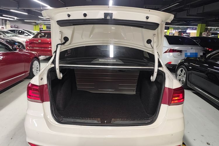 Used Volkswagen Santana 2016 1.6L Automatic Comfort Edition Trunk