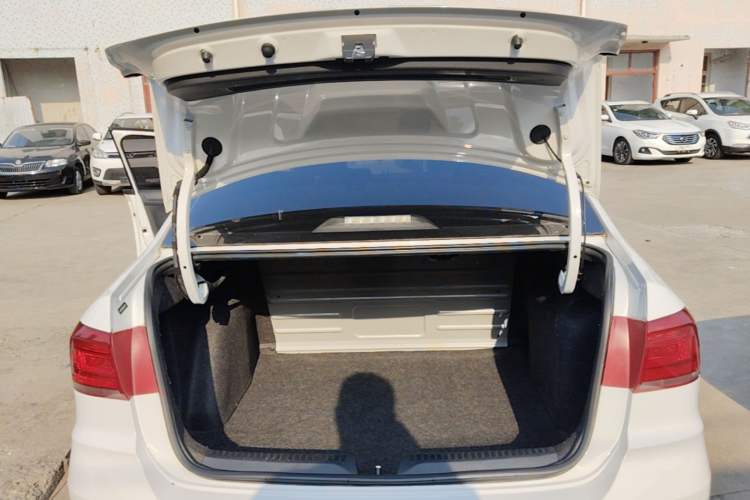Used Volkswagen Santana 2016 1.4L Manual Fashion Edition Trunk