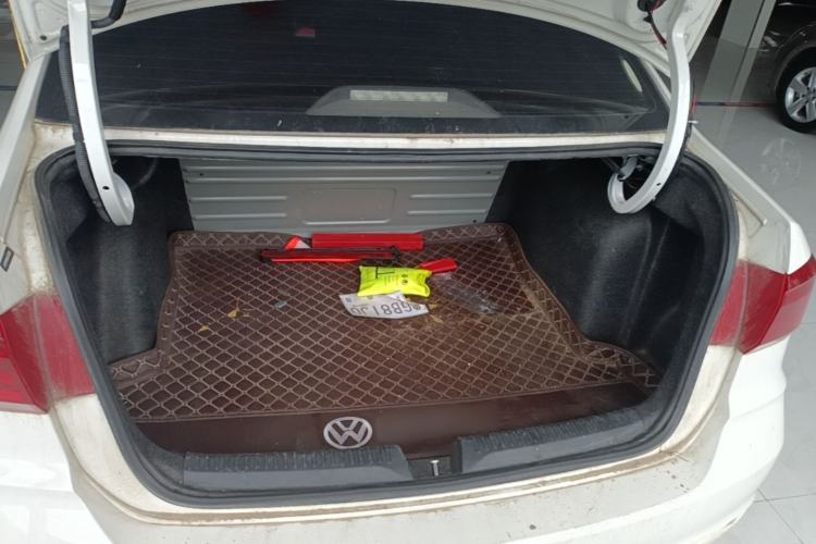 Used Volkswagen Santana 2016 1.6L Manual Fashion Edition Trunk