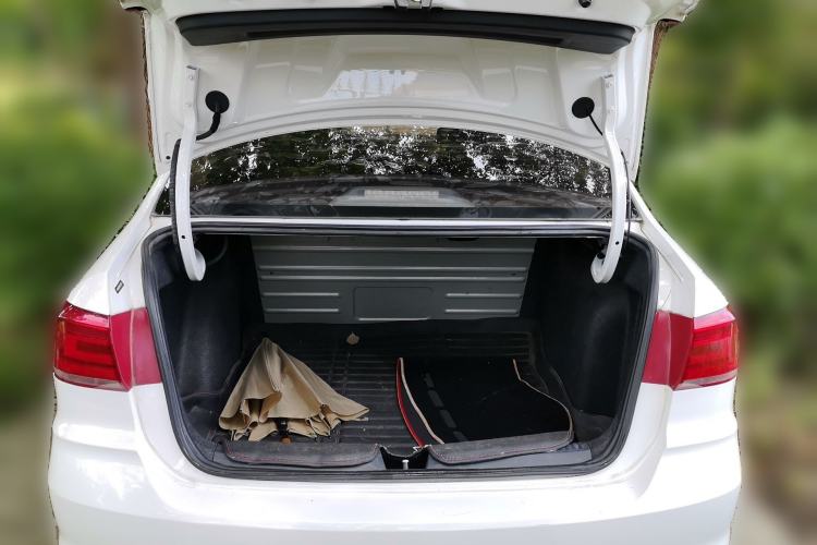 Used Volkswagen Santana 2016 1.6L Automatic Fashion Edition Trunk