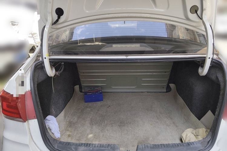 Used Volkswagen Santana 2016 1.6L Manual Fashion Edition Trunk