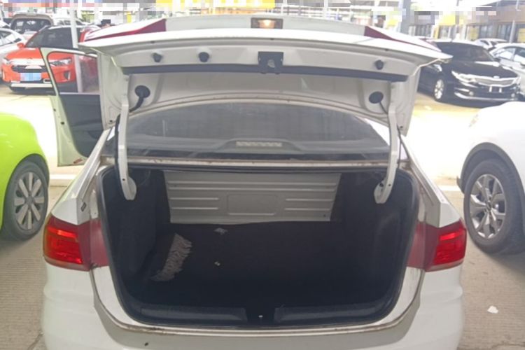 Used Volkswagen Santana 2016 1.6L Automatic Fashion Edition Trunk