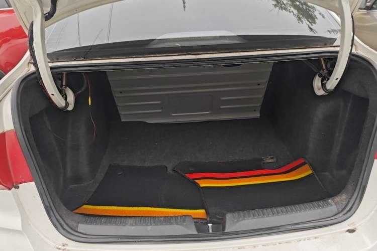 Used Volkswagen Santana 2016 1.4L Manual Fashion Edition Trunk