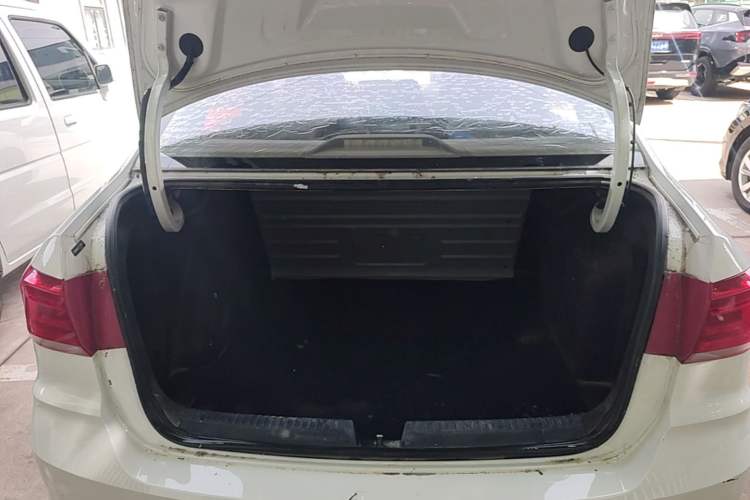 Used Volkswagen Santana 2016 1.4L Manual Fashion Edition Trunk