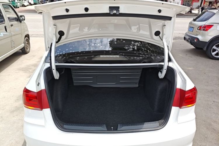 Used Volkswagen Santana 2016 1.4L Manual Fashion Edition Trunk