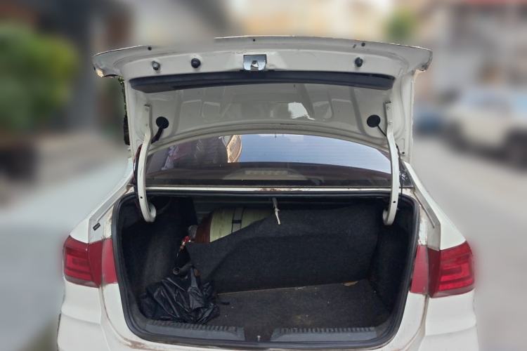 Used Volkswagen Santana 2016 1.6L Automatic Fashion Edition Trunk