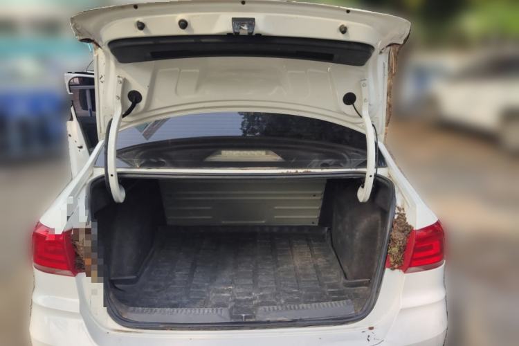 Used Volkswagen Santana 2016 1.6L Automatic Fashion Edition Trunk
