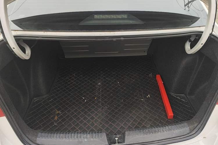 Used Volkswagen Santana 2016 1.6L Automatic Fashion Edition Trunk