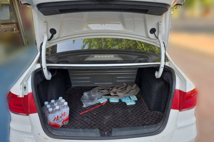 Used Volkswagen Santana 2016 1.6L Automatic Fashion Edition Trunk