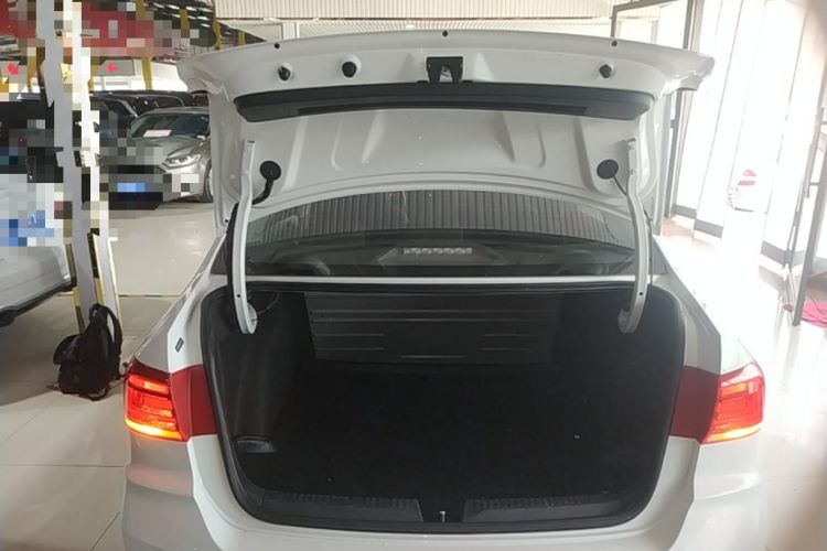 Used Volkswagen Santana 2016 1.6L Automatic Fashion Edition Trunk