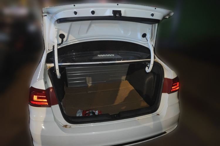 Used Volkswagen Santana 2016 1.6L Manual Fashion Edition Trunk