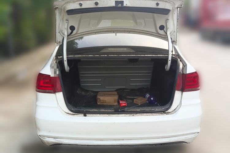 Used Volkswagen Santana 2016 1.4L Manual Fashion Edition Trunk