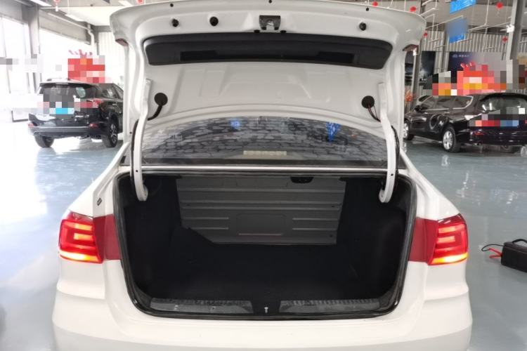 Used Volkswagen Santana 2016 1.4L Manual Fashion Edition Trunk