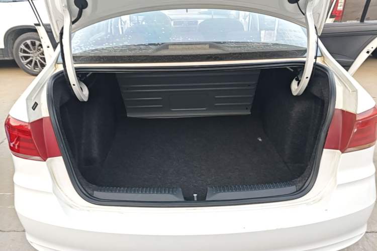 Used Volkswagen Santana 2016 1.4L Manual Fashion Edition Trunk