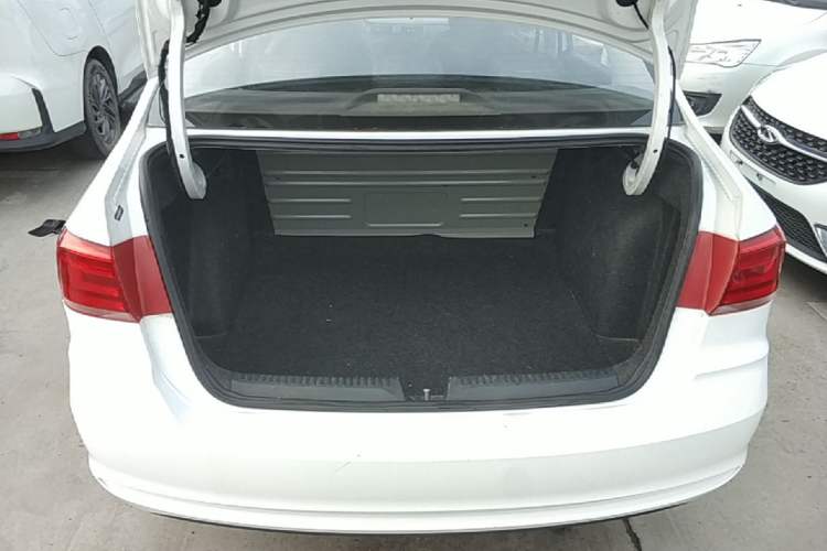 Used Volkswagen Santana 2016 1.4L Manual Fashion Edition Trunk