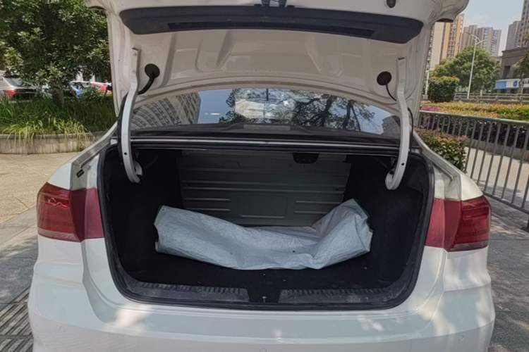 Used Volkswagen Santana 2016 1.6L Automatic Comfort Edition Trunk