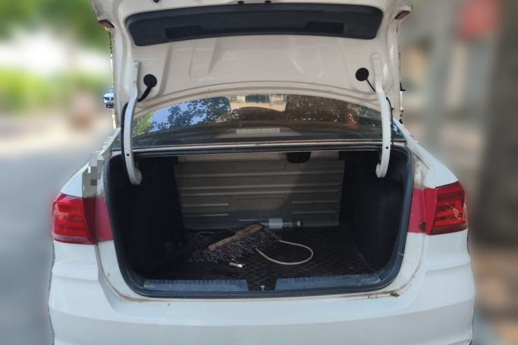 Used Volkswagen Santana 2016 1.6L Manual Fashion Edition Trunk