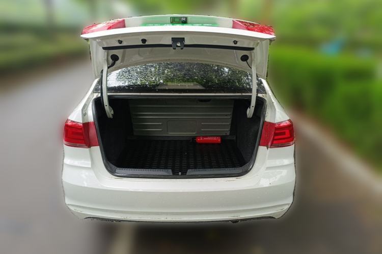 Used Volkswagen Santana 2016 1.6L Manual Fashion Edition Trunk